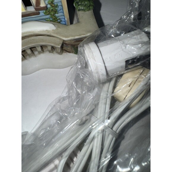 Dept 56 New England Village Series Bennington Manor #57008 Retired - Picture 13 of 13